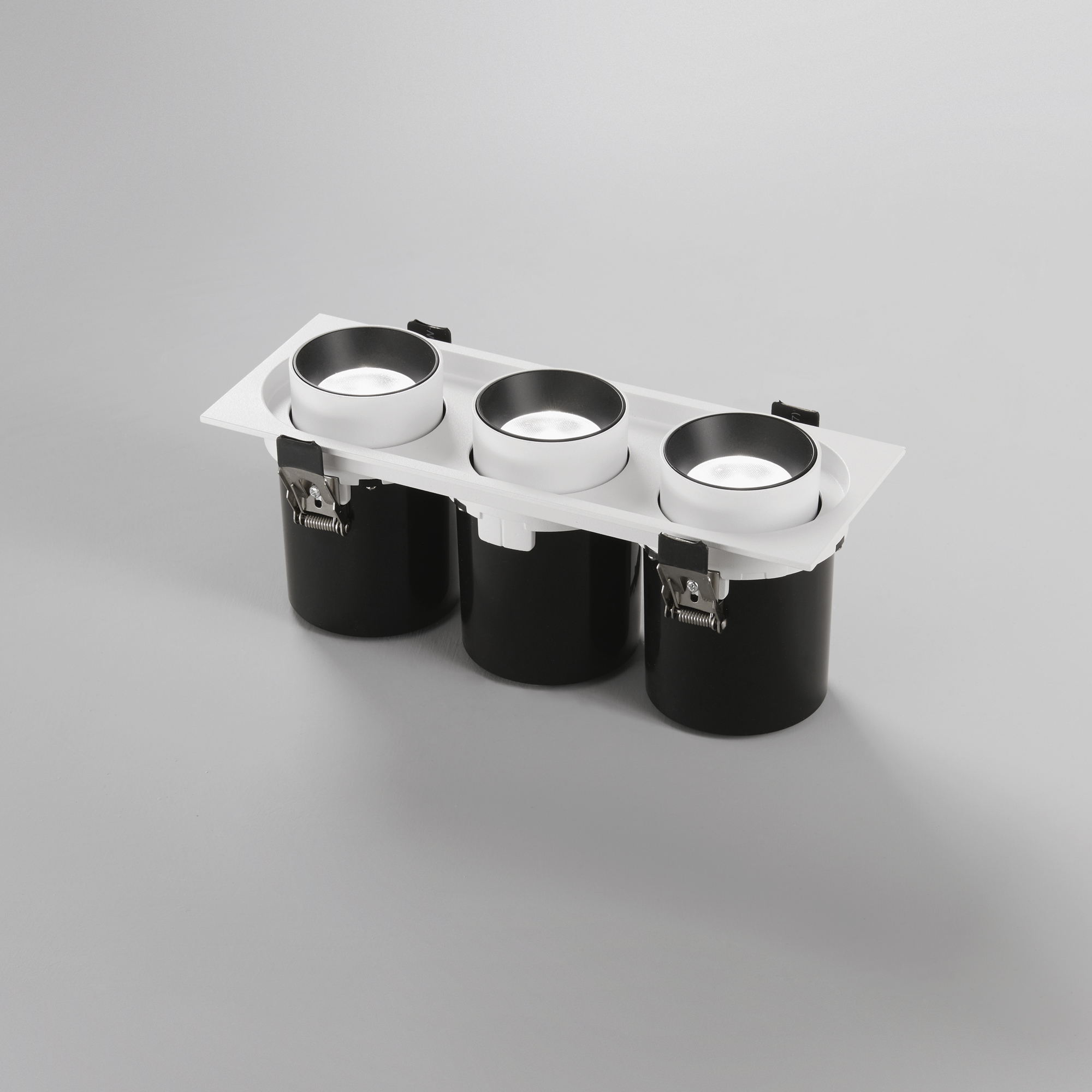 FAN Europe 15W 5625lm 2700/3200/4000 24° Bílá 