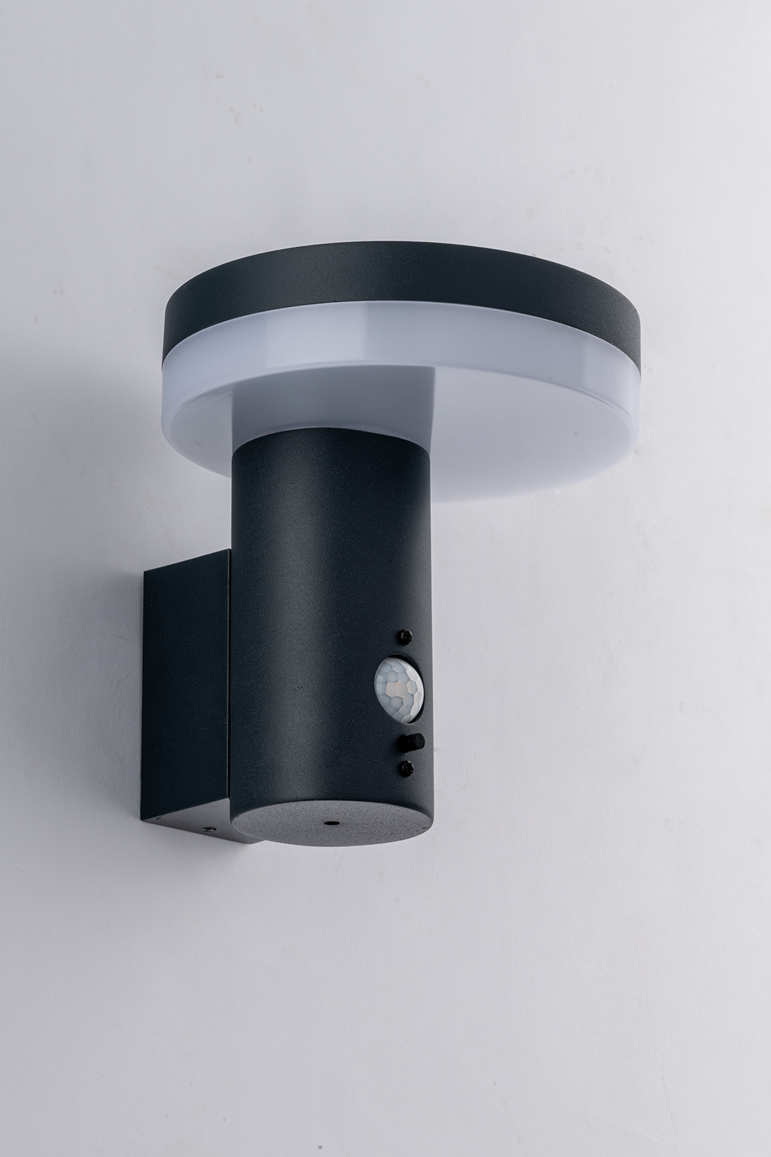 FAN Europe LED Svítidlo se solárním panelem ENYA Nástěnné 5W 600lm 4000K Antracitová IP44 